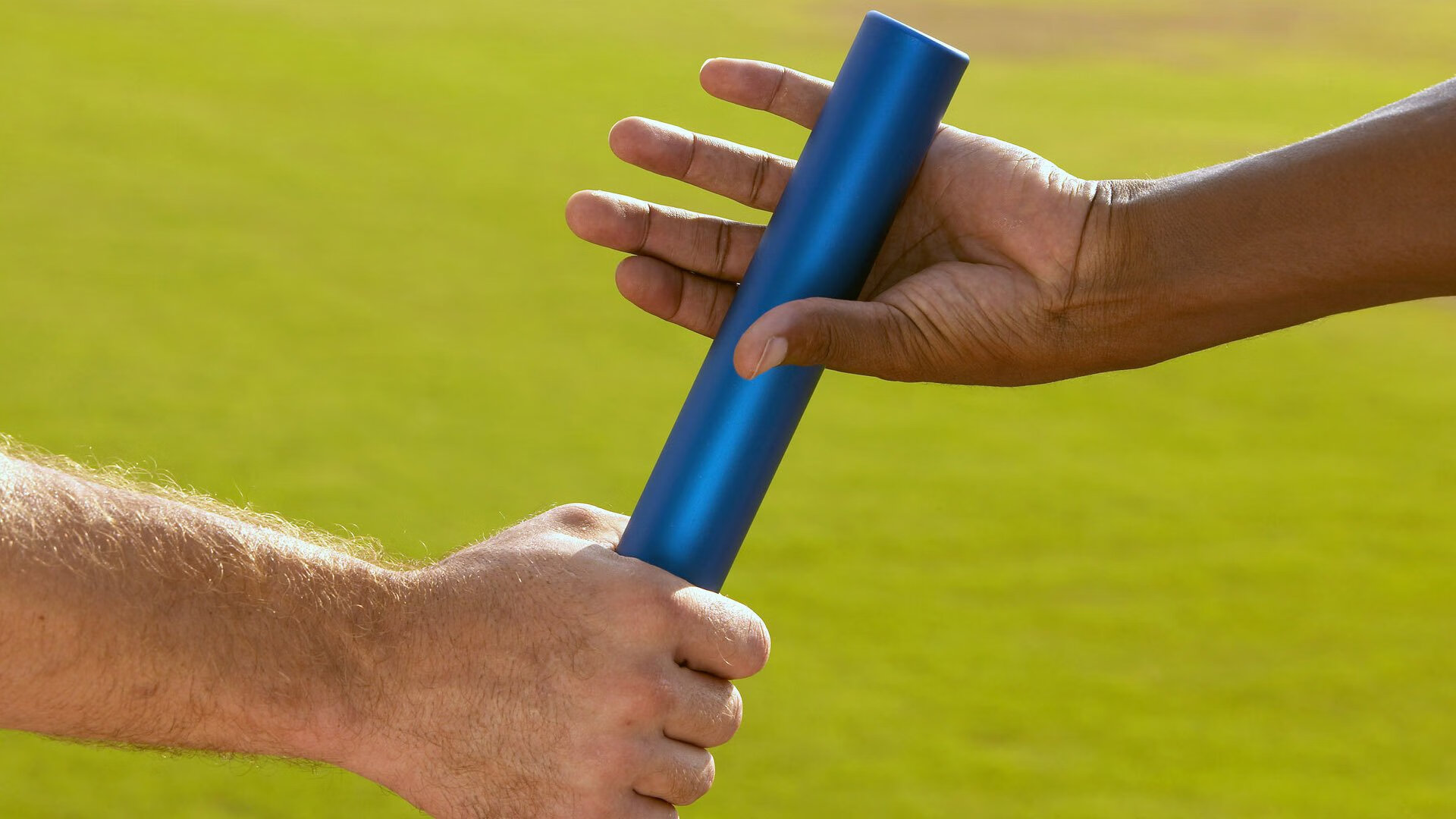 冬季两项比赛：滑雪射击缘何魅力无限，冬季两项滑雪射击有团体赛吗