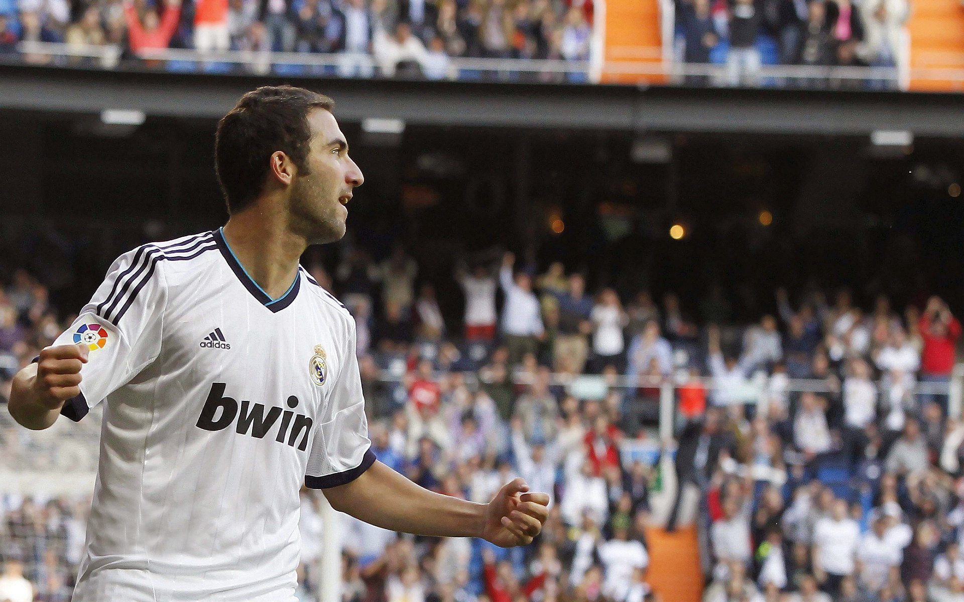 JiuyouAPP下载-球场“铜墙铁壁”：最难攻破的冠军防守阵容